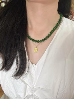 和田玉菠菜绿卡8的妈妈链,带上太衬肤色了,显白显气色