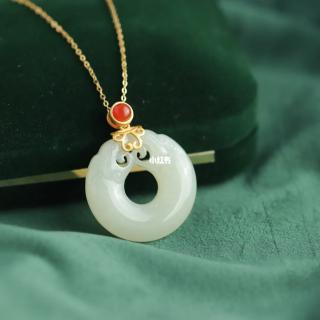 🌸 天然和田玉镶嵌,玉质细腻温润,满色南红点缀,带有俏