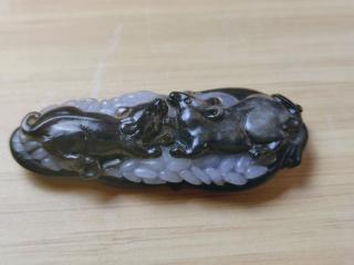 和田玉黑皮:一夜暴富 长61.2毫米,宽28.2毫米,高14.毫米 ,重16