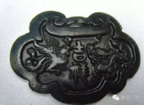 和田墨玉,指的是新疆和田玉中的一个名贵品种之一