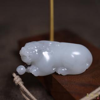 38.6克新疆和田玉青花籽料貔貅雕刻玉吊坠挂