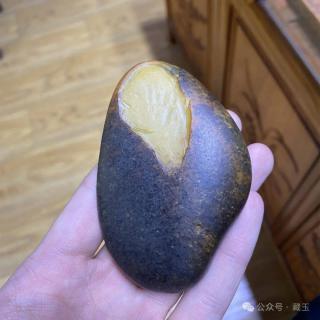 和田玉黑色系里少见的珍品,墨玉只能排第三!