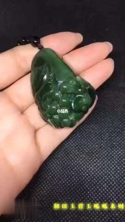 顶级俄料和田玉碧玉摆件